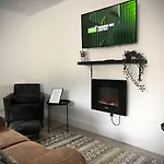 Peaceful, Relaxing And Warm 2-bedroom, Sleeps 4, Self-catering Galtee Mountain - For Mitchelstown, Cahir, Cashel And Cork, 1hr Drive From 4 Cities