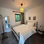 Peaceful, Relaxing And Warm 2-bedroom, Sleeps 4, Self-catering Galtee Mountain - For Mitchelstown, Cahir, Cashel And Cork, 1hr Drive From 4 Cities Apartman