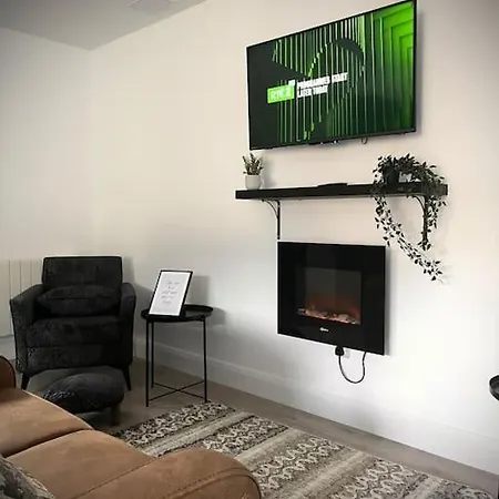 Peaceful, Relaxing And Warm 2-bedroom, Sleeps 4, Self-catering Galtee Mountain - For Mitchelstown, Cahir, Cashel And Cork, 1hr Drive From 4 Cities