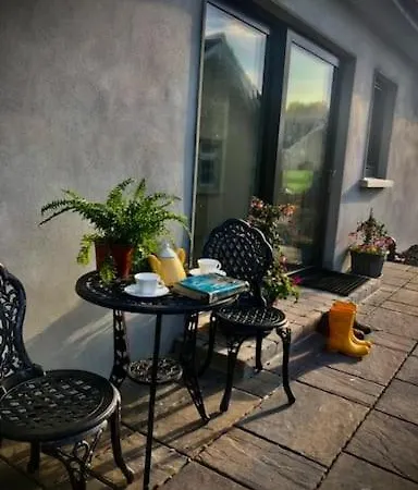Peaceful, Relaxing And Warm 2-bedroom, Sleeps 4, Self-catering Galtee Mountain - For Mitchelstown, Cahir, Cashel And Cork, 1hr Drive From 4 Cities דירה