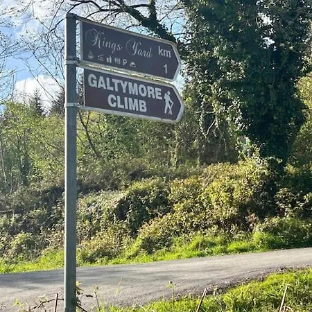 Peaceful, Relaxing And Warm 2-bedroom, Sleeps 4, Self-catering Galtee Mountain - For Mitchelstown, Cahir, Cashel And Cork, 1hr Drive From 4 Cities * קאהיר