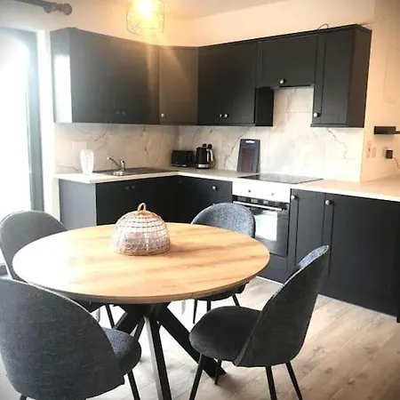 Peaceful, Relaxing And Warm 2-bedroom, Sleeps 4, Self-catering Galtee Mountain - For Mitchelstown, Cahir, Cashel And Cork, 1hr Drive From 4 Cities דירה *