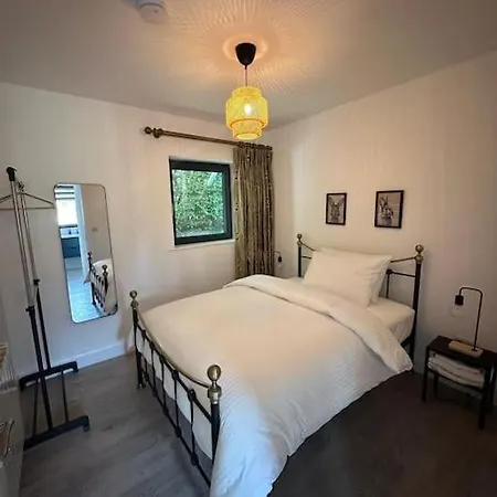 Peaceful, Relaxing And Warm 2-bedroom, Sleeps 4, Self-catering Galtee Mountain - For Mitchelstown, Cahir, Cashel And Cork, 1hr Drive From 4 Cities דירה