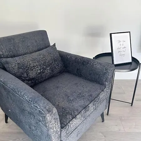 דירה Peaceful, Relaxing And Warm 2-bedroom, Sleeps 4, Self-catering Galtee Mountain - For Mitchelstown, Cahir, Cashel And Cork, 1hr Drive From 4 Cities קאהיר