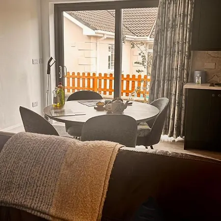 Peaceful, Relaxing And Warm 2-bedroom, Sleeps 4, Self-catering Galtee Mountain - For Mitchelstown, Cahir, Cashel And Cork, 1hr Drive From 4 Cities Apartman