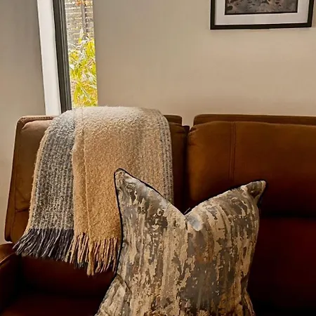 Peaceful, Relaxing And Warm 2-bedroom, Sleeps 4, Self-catering Galtee Mountain - For Mitchelstown, Cahir, Cashel And Cork, 1hr Drive From 4 Cities * Cahir